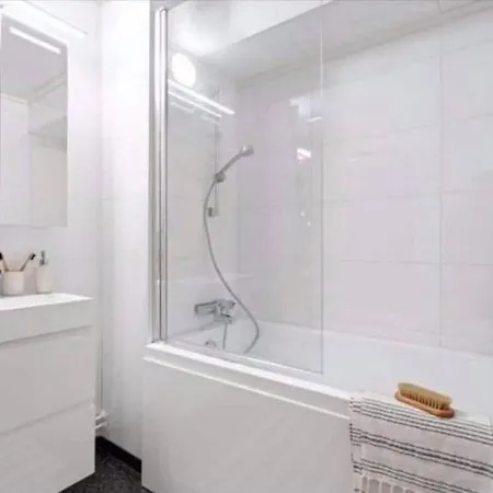 Miracle Tromso, Cozy Double Bed Private Room In A Shared Apartment With Stunning Tromso Views Exterior photo