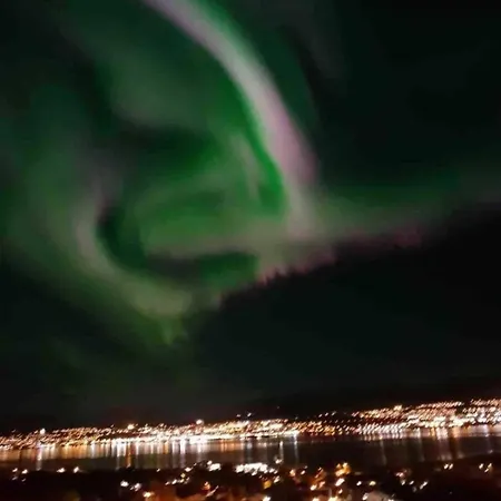 Miracle Tromso, Cozy Double Bed Private Room In A Shared Apartment With Stunning Tromso Views Exterior photo